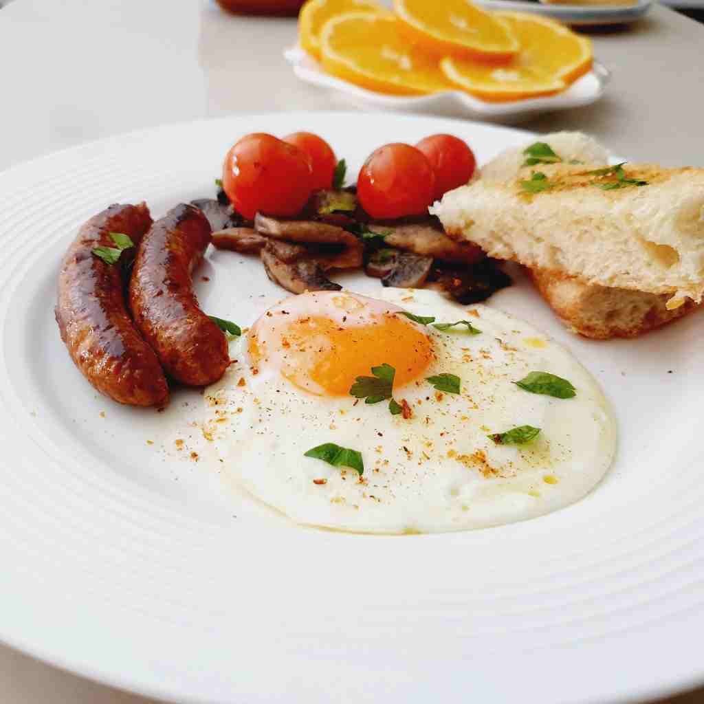perfect sunny side up eggs