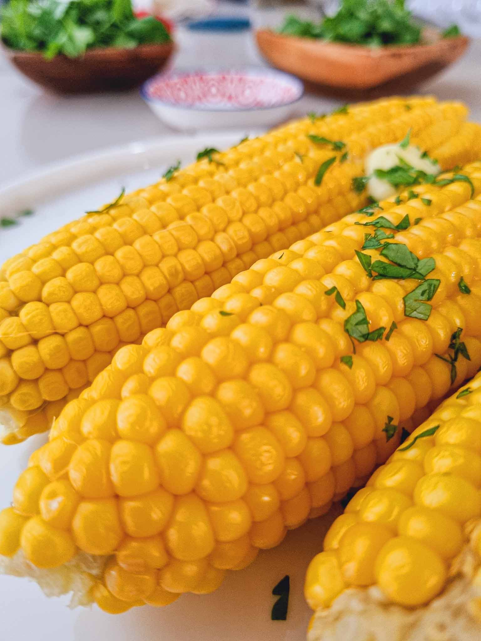 boiled corn on cob