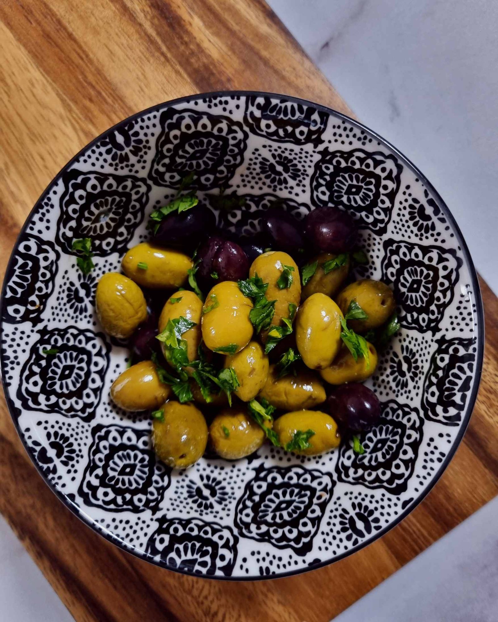 Marinated olives with garlic