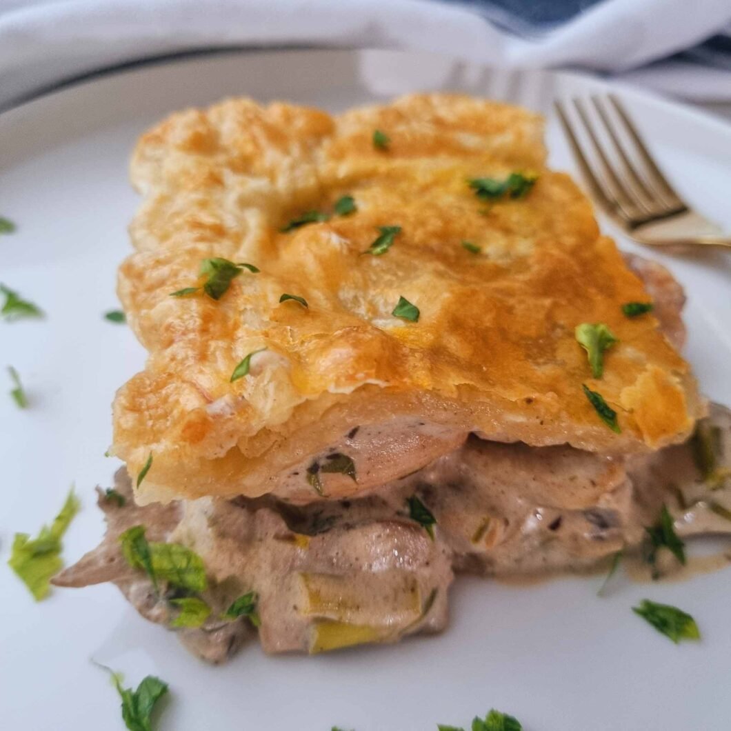 Chicken and mushroom pie