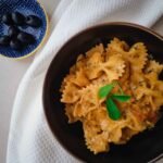 creamy bowtie pasta with garlic sauce-1