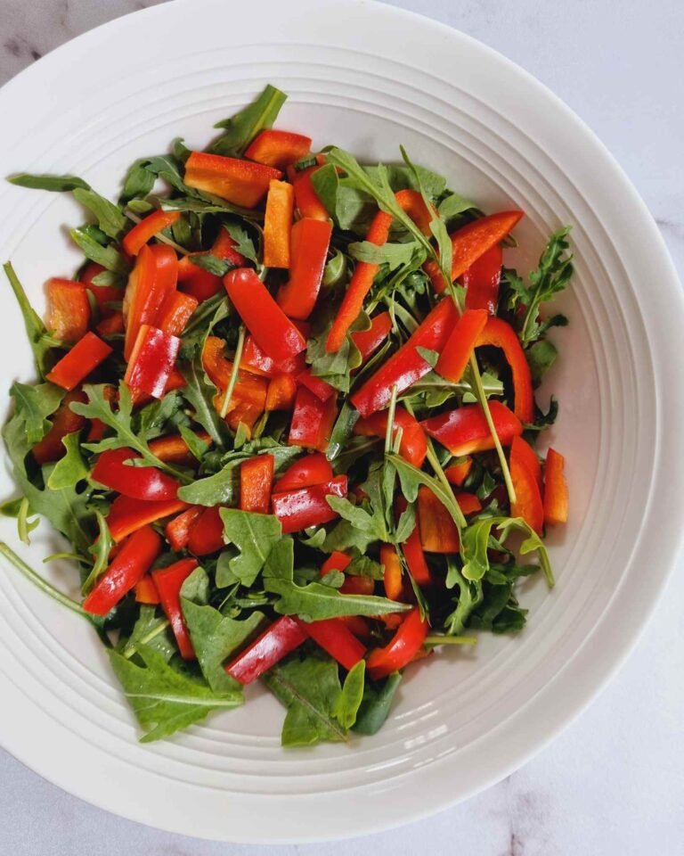 Rocket and red pepper salad